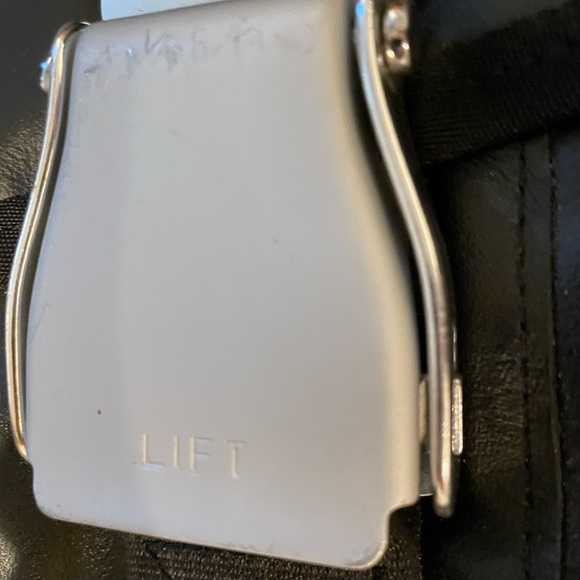 MariClaro leather recycled mini messenger with aircraft leather/seatbelt - Picture 2 of 3